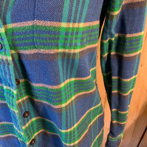 Patagonia organic cotton flannel button down. Size 2 - Picture 3 of 5
